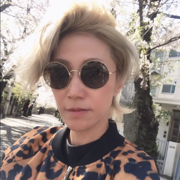 Poshmark profile picture for @mican